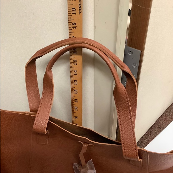 Shoulder Bag Vegan Leather Light Brown NWOT stylish - Picture 3 of 6